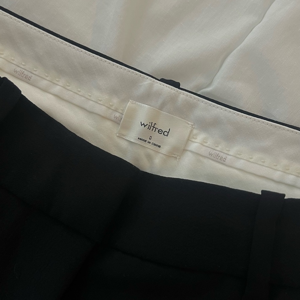 Aritzia Effortless pants cropped